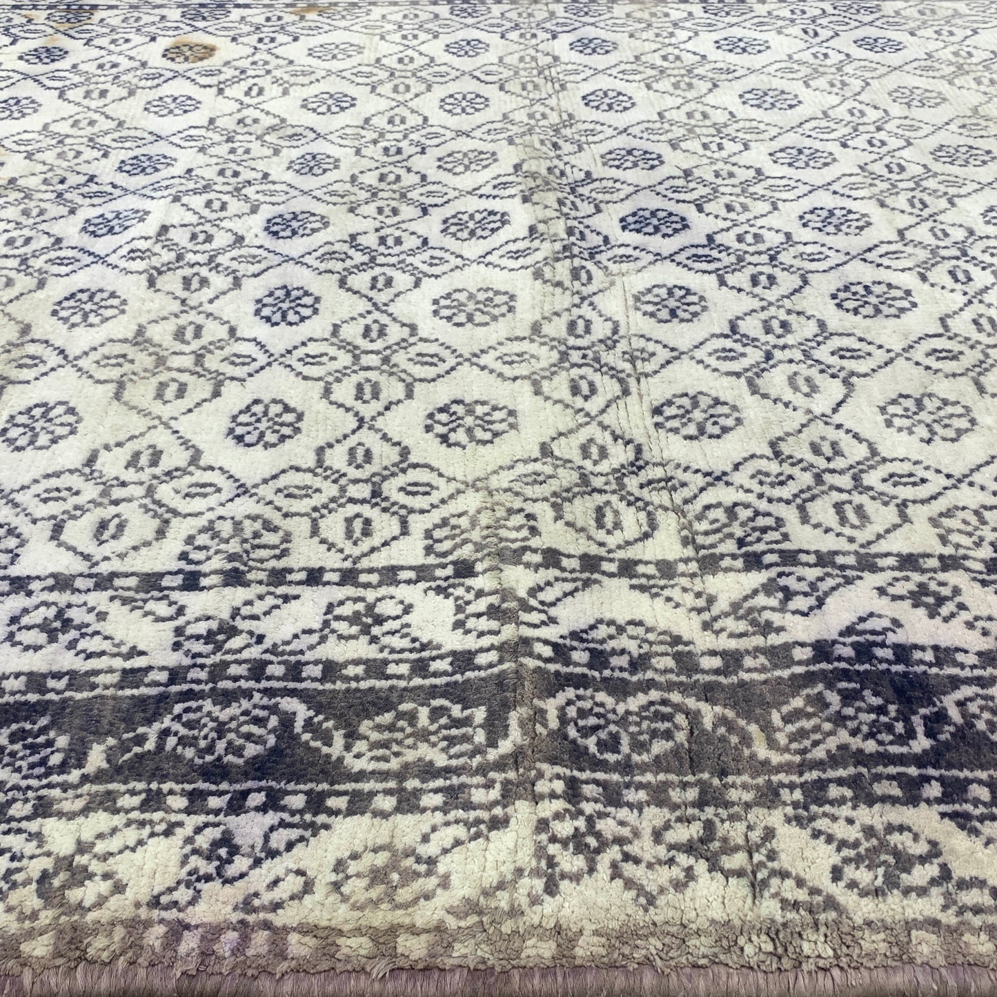 Ivory and Blue, Pure Cotton Antique Khotan Handknotted 3.11x6.10Ft 117x207Cms Area Rug