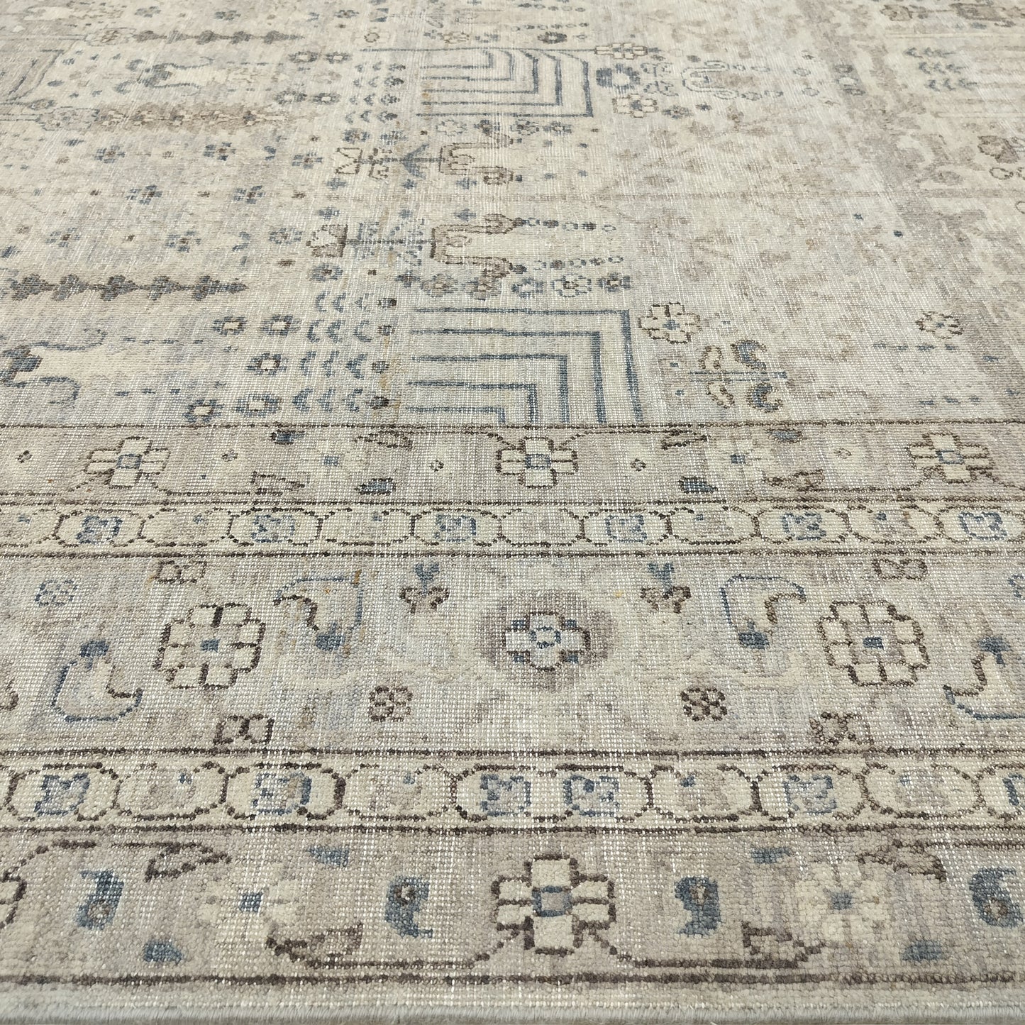 Grey Beige and Blue Pure Wool Traditional Handknotted 7.11x9.11Ft 237x302Cms Area Rug