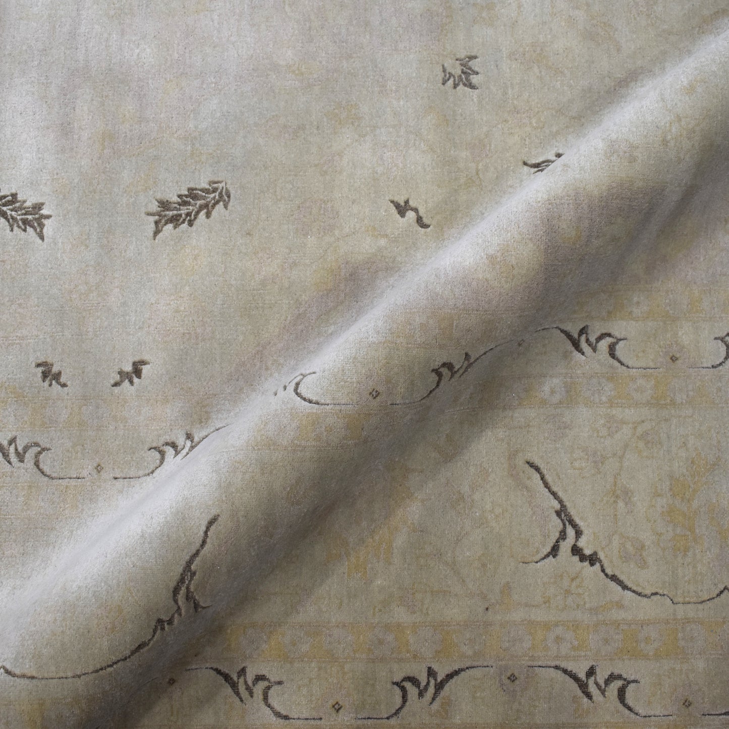 Garden Ivory. Yellow and Brown Heriz Luxury Traditional Pure Wool Handknotted Area Rug