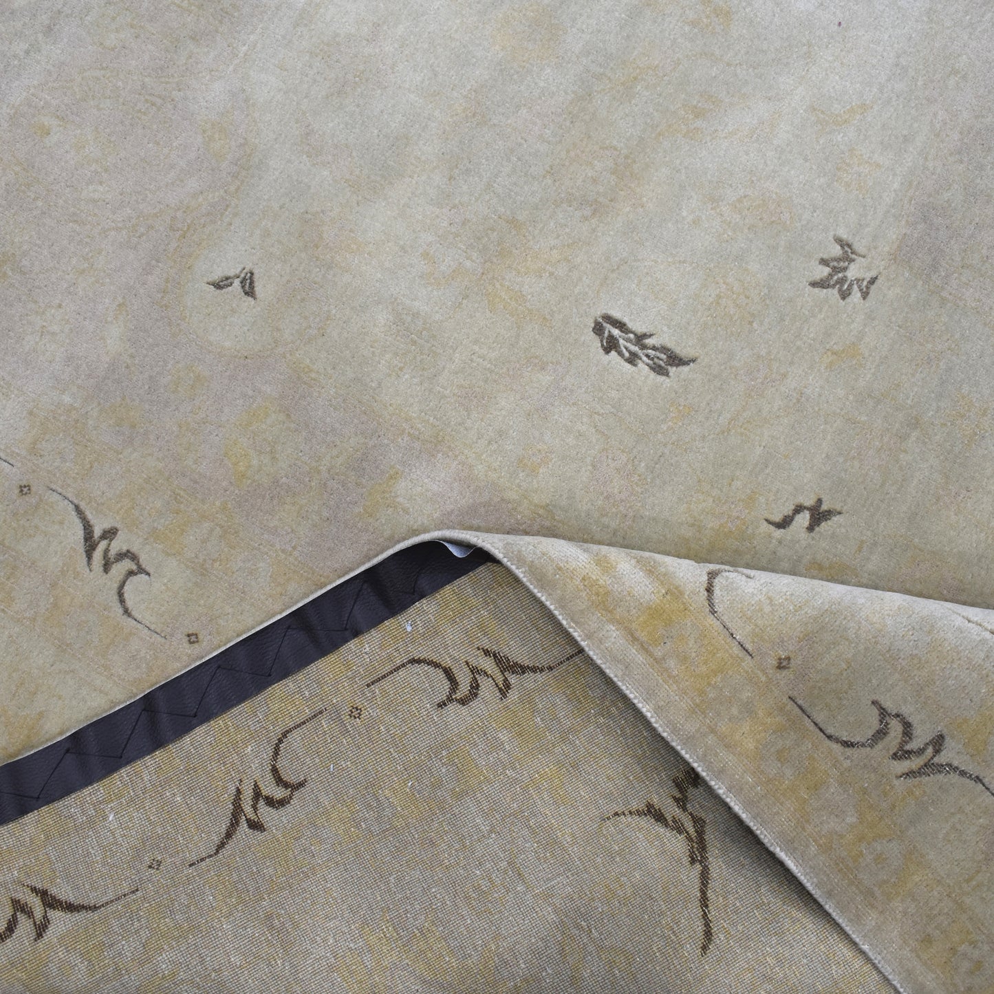 Garden Ivory. Yellow and Brown Heriz Luxury Traditional Pure Wool Handknotted Area Rug