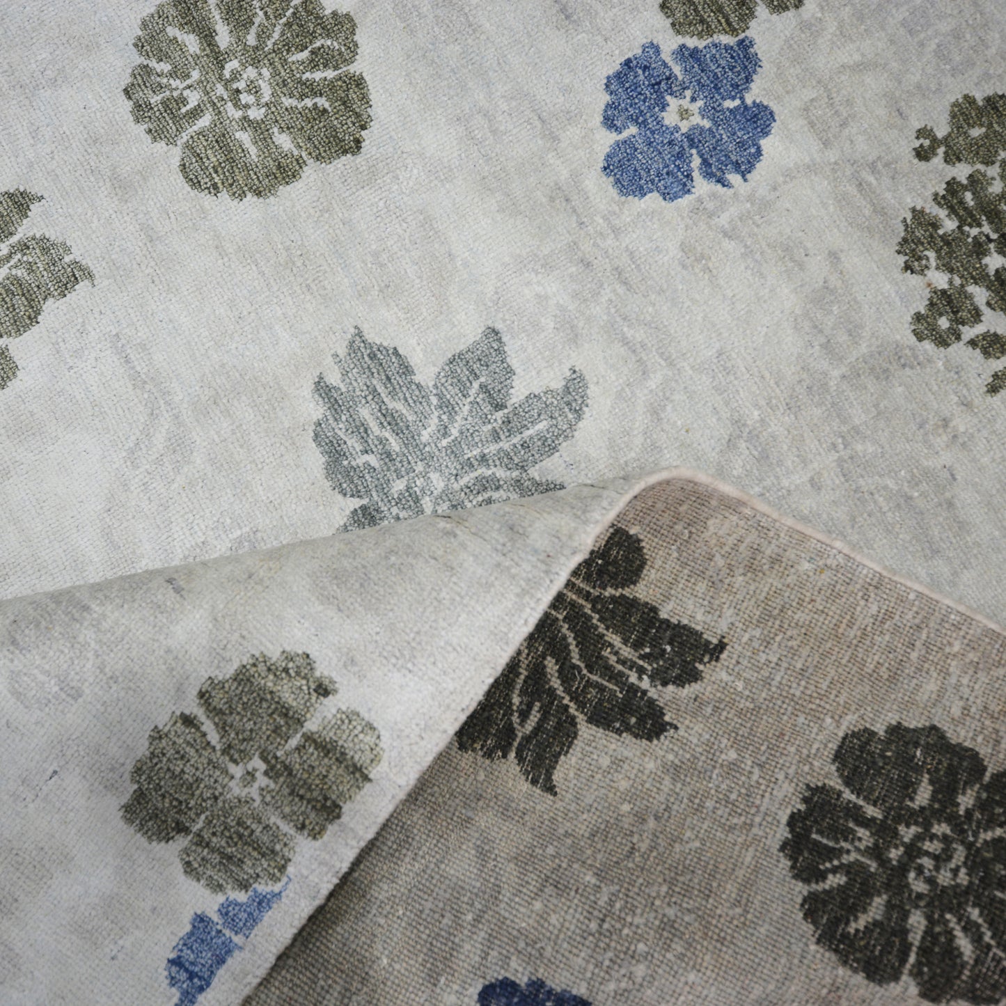 Floral Ivory, Blue, Green and Grey Transitional Pure Silk Handknotted 7.7x10.2Ft 230x309Cms Area Rug
