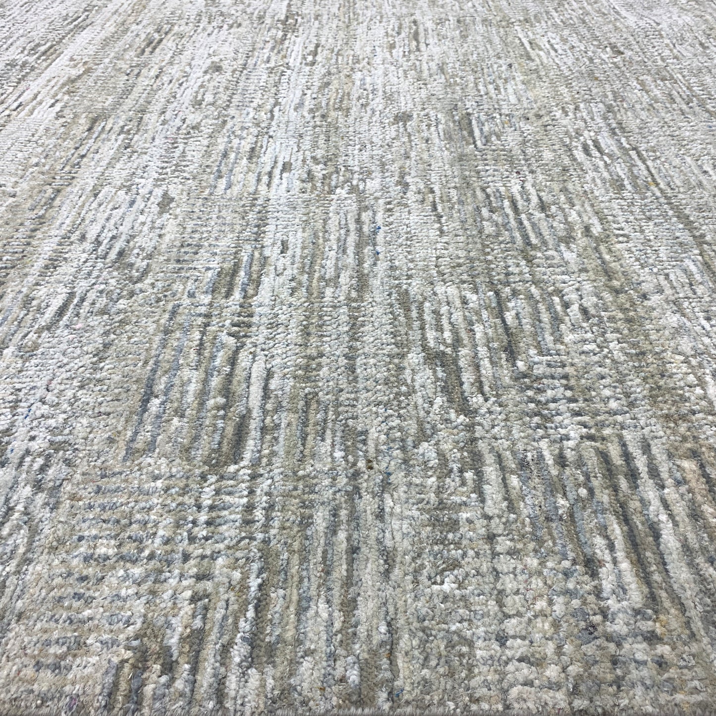 Grey and Silver Silk and Wool Modern Pattern Handknotted 9.11x9.11Ft 302x302Cms Area Rug