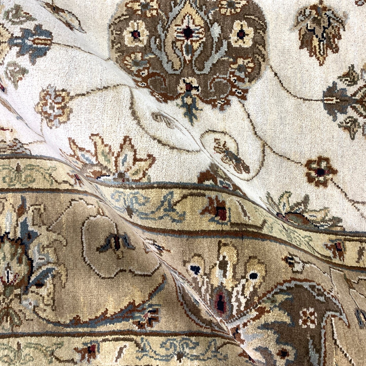 Mughal Darbar Ivory Beige and Camel Traditional Pure Wool Handknotted Area Rug