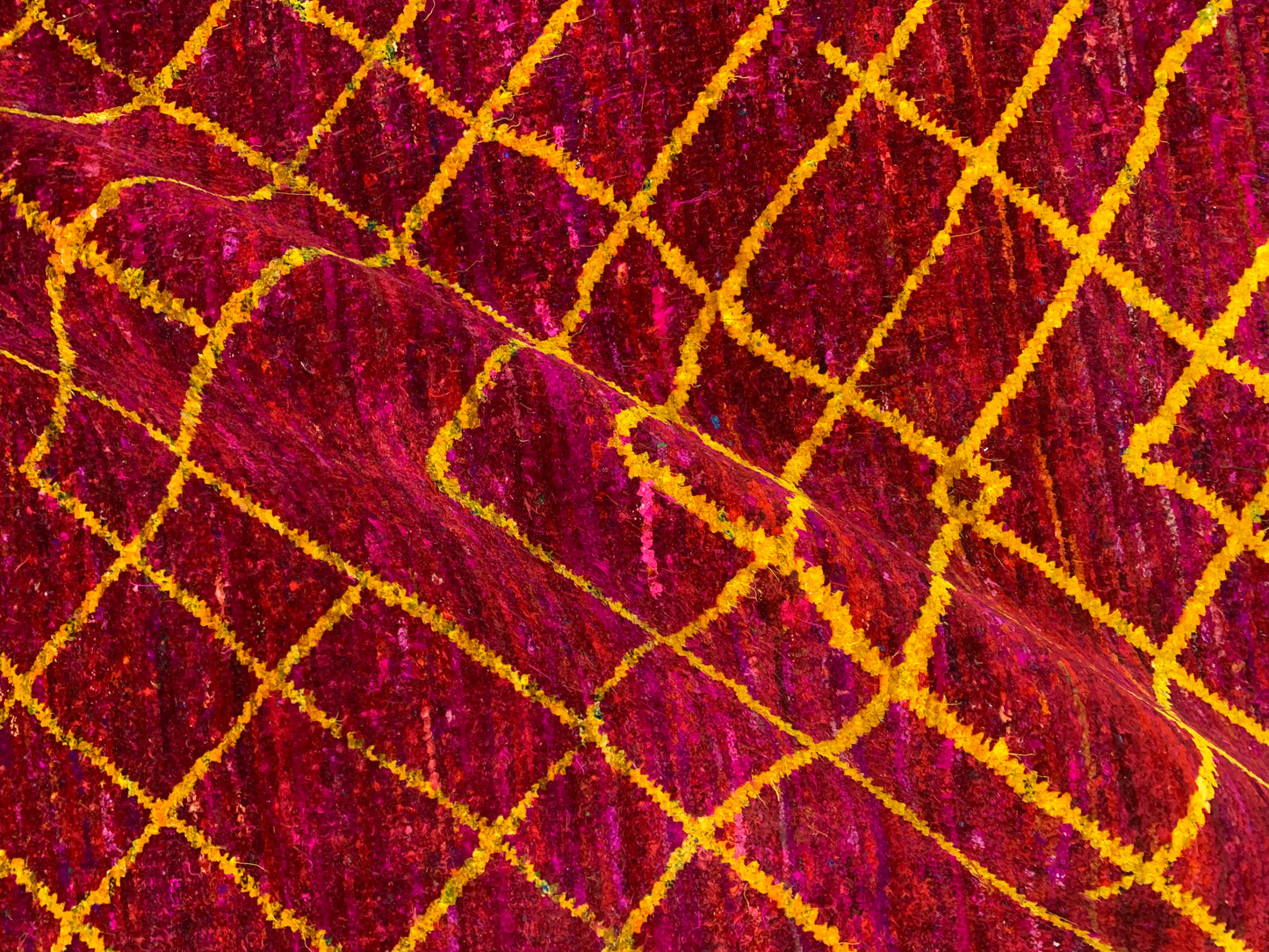 Red and Yellow, Sari Silk Regular Modern Handknotted 4.2x5.11Ft 125x181Cms Area Rug