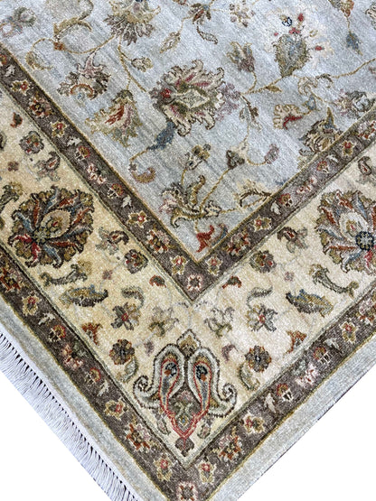 Grey and Ivory, Pure Silk Regular Agra Traditional Handknotted 5.11x8.11Ft 179x273Cms Area Rug