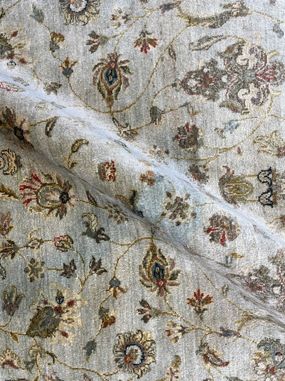 Grey and Ivory, Pure Silk Regular Agra Traditional Handknotted 5.11x8.11Ft 179x273Cms Area Rug