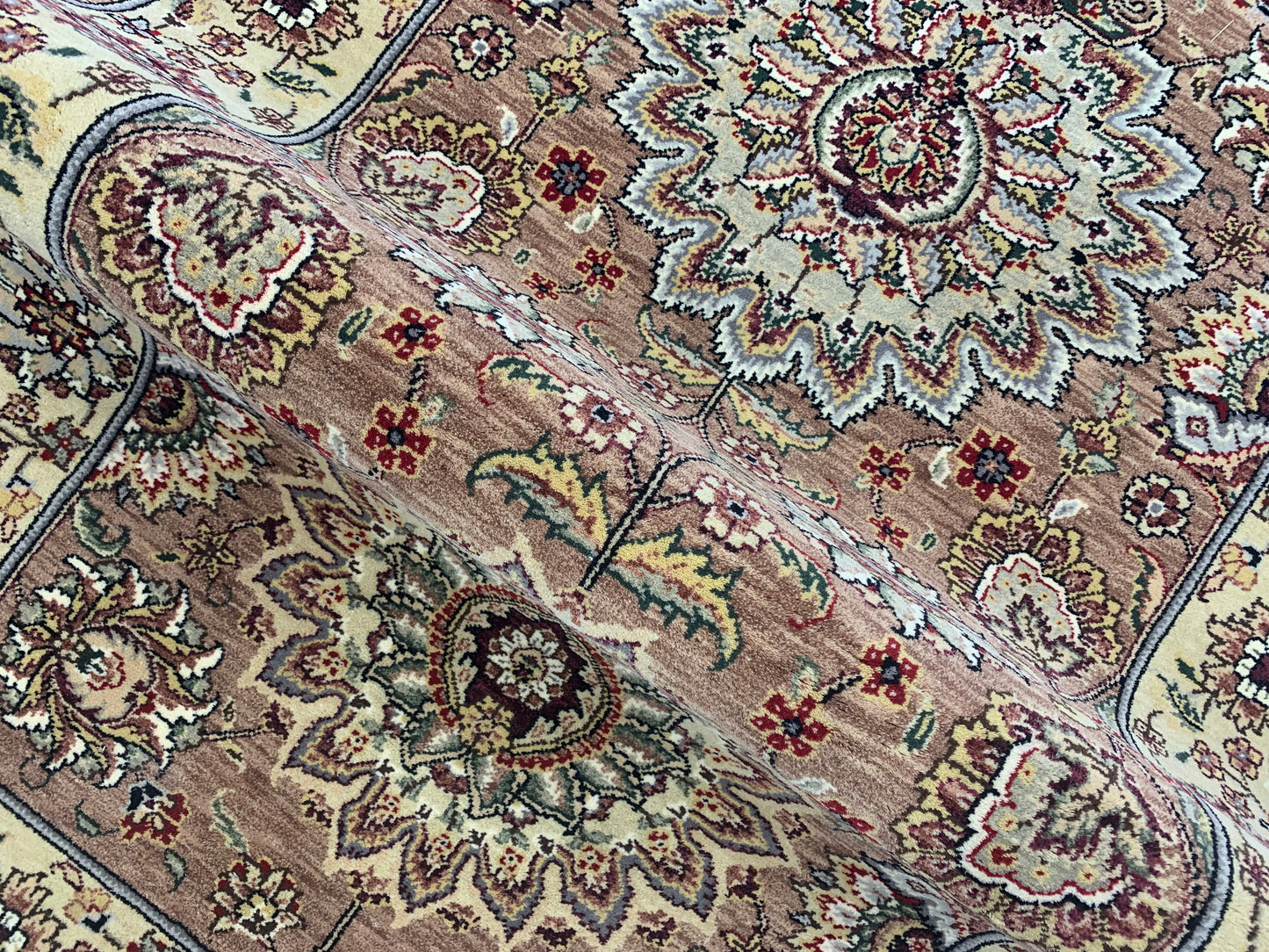 Rust and Ivory, Pure Wool Regular Traditional Handknotted 3.2x4.11Ft 96x150Cms Area Rug