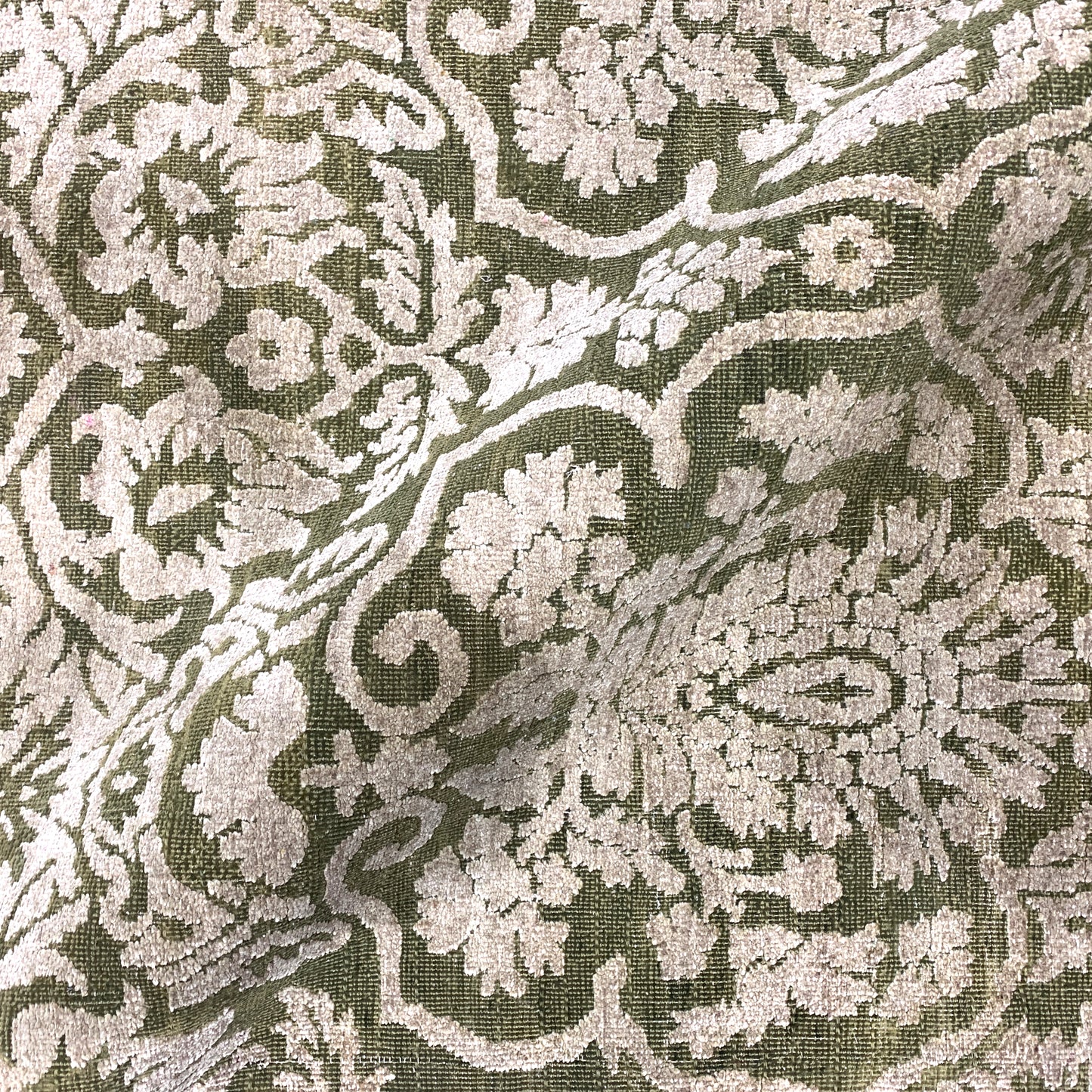 Green and Ivory, Silk and Wool Oxidized Assorted Transitional Handknotted 7.10x8.7Ft 240x262Cms Area Rug