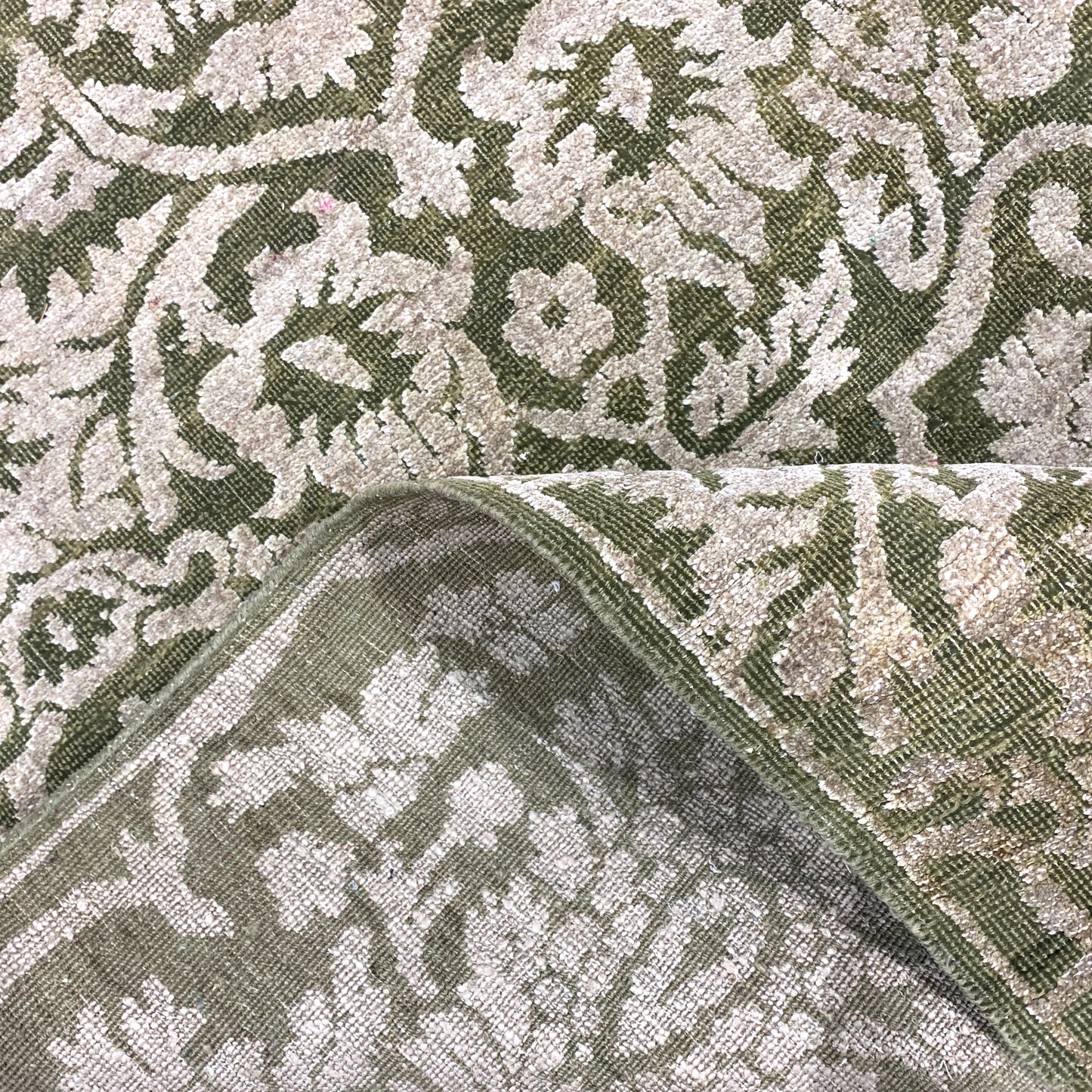 Green and Ivory, Silk and Wool Oxidized Assorted Transitional Handknotted 7.10x8.7Ft 240x262Cms Area Rug