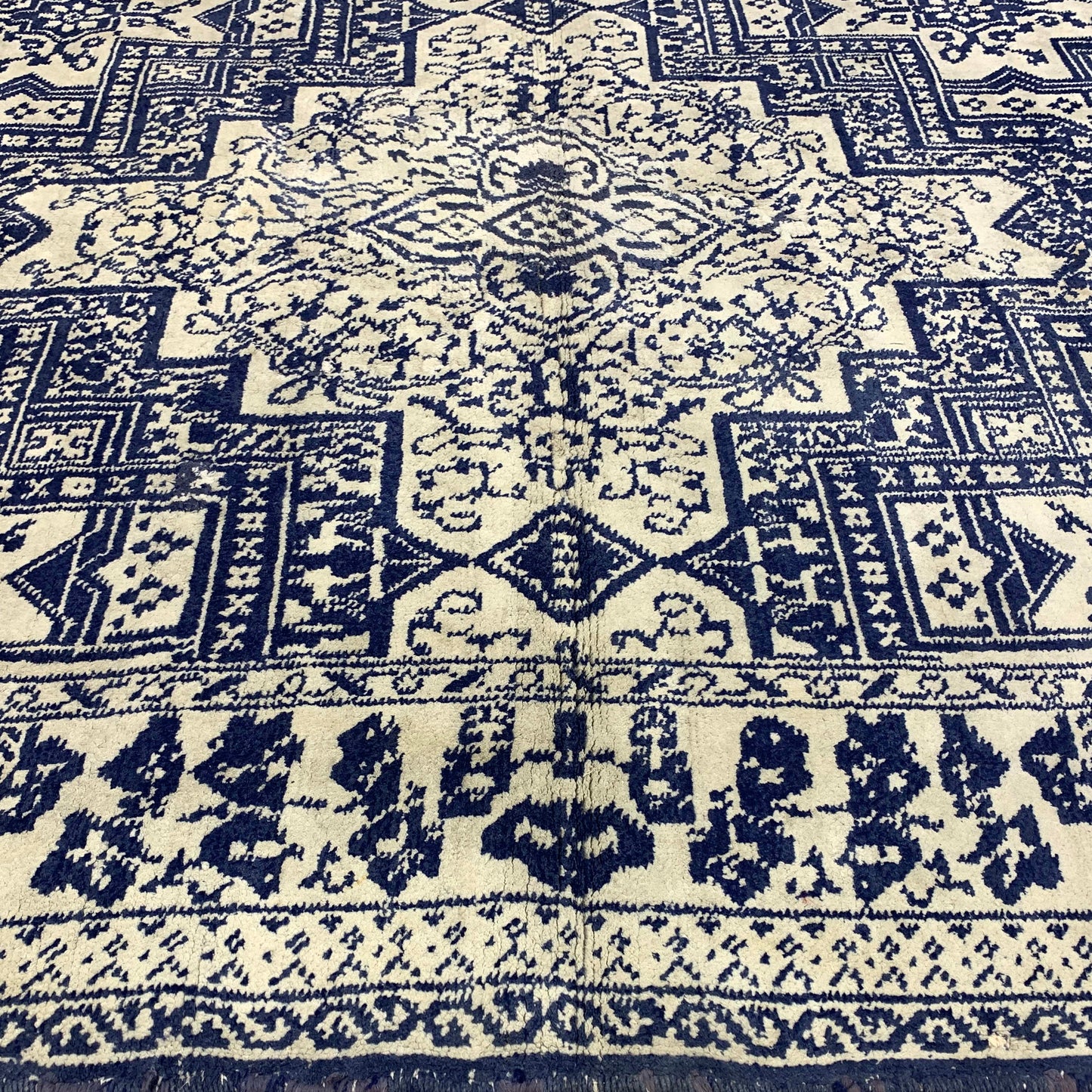 Ivory and Blue, Pure Cotton Antique Khotan Handknotted 4.5x6.10Ft 134x209Cms Area Rug