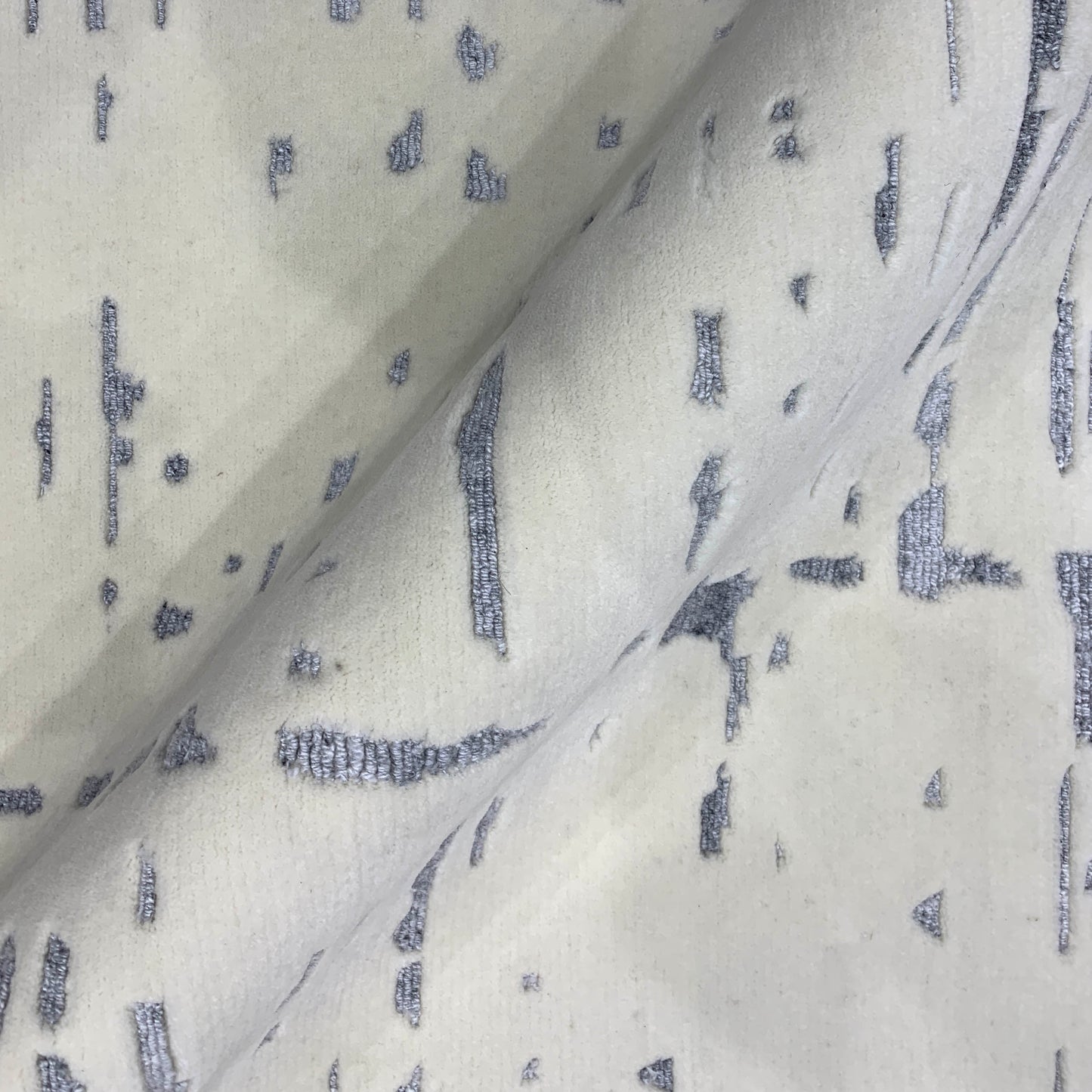 Ivory and Silver, Viscose and Wool Modern Geometrical Handknotted 5.1x7.1Ft 156x215Cms Area Rug