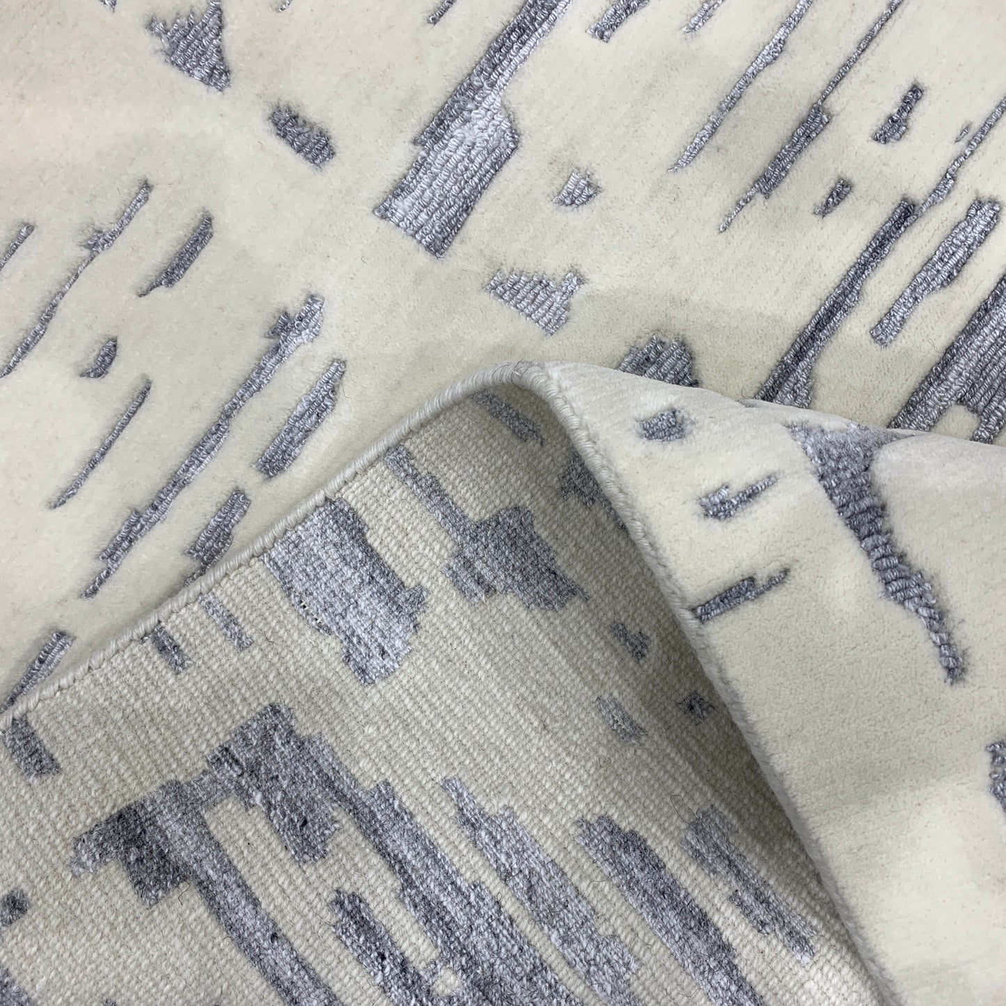 Ivory and Silver, Viscose and Wool Modern Geometrical Handknotted 5.1x7.1Ft 156x215Cms Area Rug