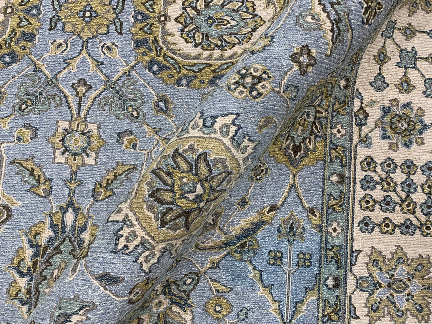 L.Blue and Ivory, Pure Wool Lo-Pile Traditional Soumak Handknotted 6.2x8.9Ft 189x266Cms Area Rug