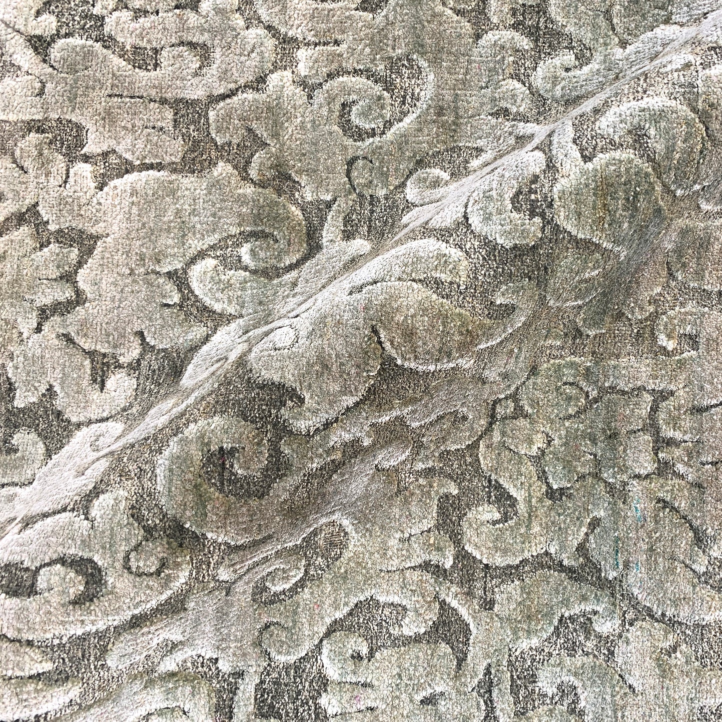 Silver and Grey, Silk and Wool Oxidized Assorted Transitional Handknotted 7.11x7.11Ft 242x242Cms Area Rug