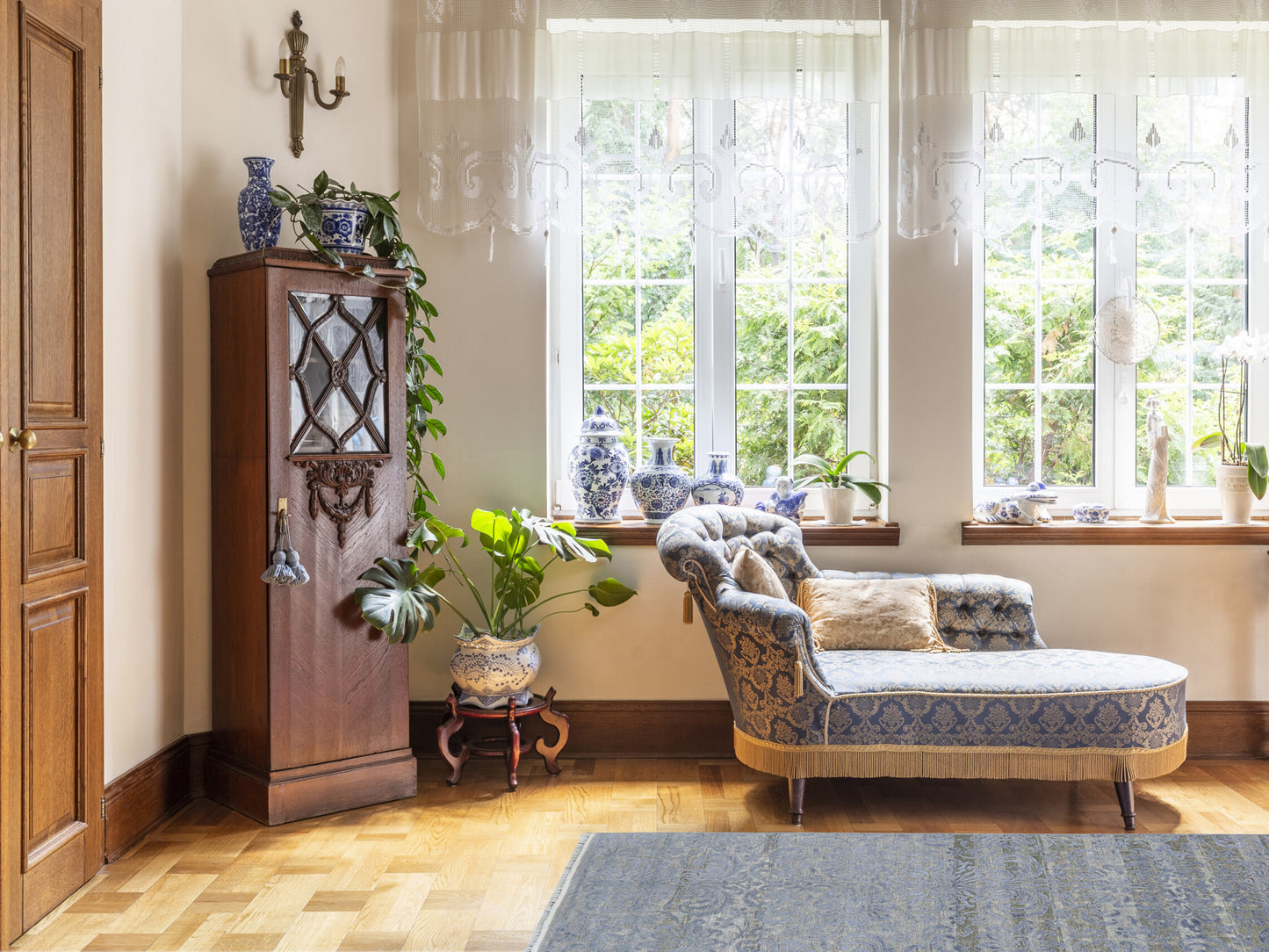 L.Blue and Grey, Silk and Wool Oxidized Modern Damask Handknotted 6.0x8.11Ft 183x271Cms Area Rug