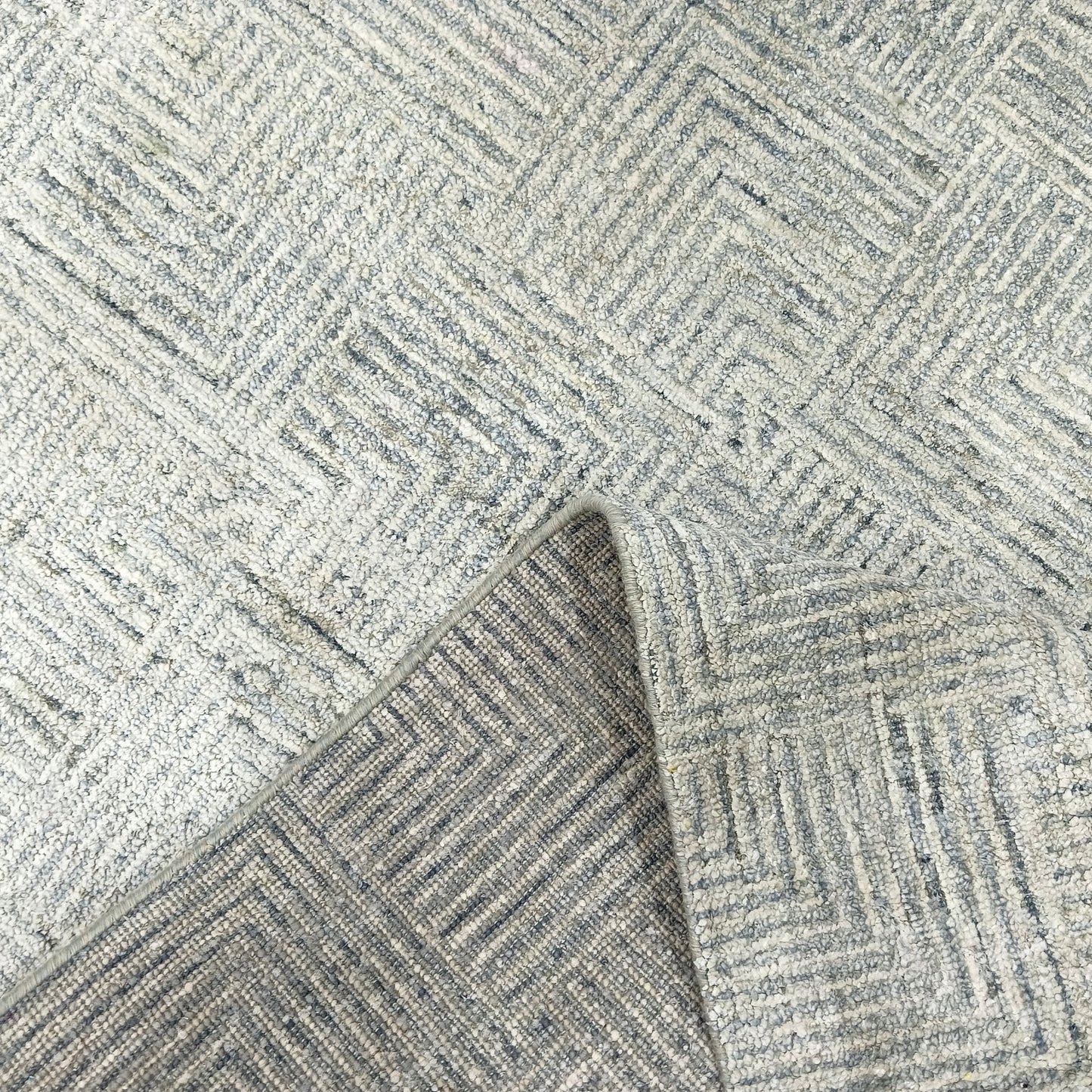 Grey and Silver Silk and Wool Modern Pattern Handknotted 4.2x9.10Ft 127x300Cms Area Rug