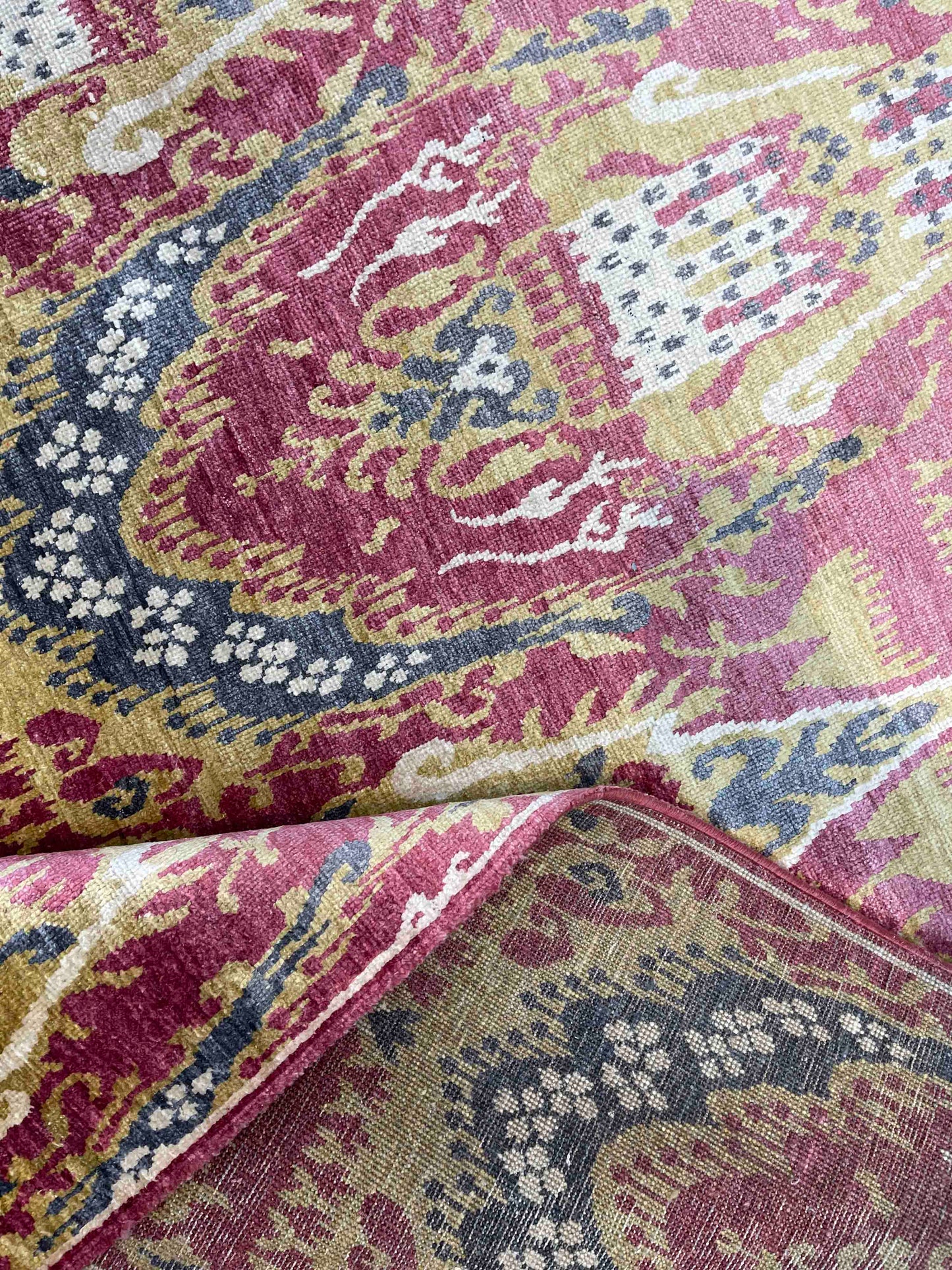 Red and Ivory, Pure Silk Traditional Ikat Handknotted 7.9x9.11Ft 236x303Cms Area Rug