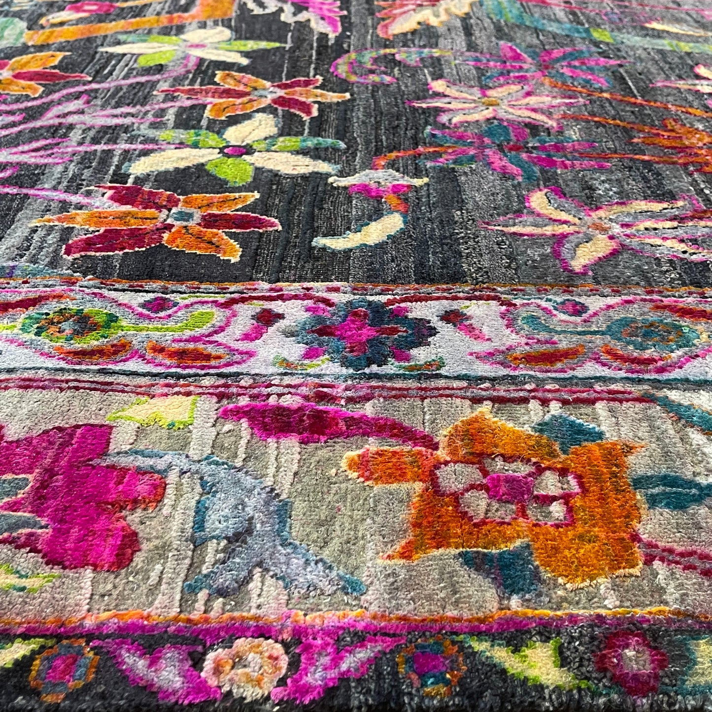 Black and Pink, Sari Silk Transitional Bidzar Handknotted 11.11x15.2ft 363x452Cms Area Rug