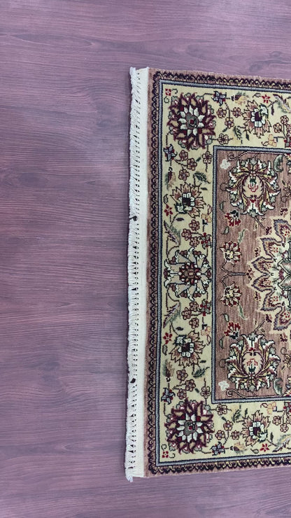 Rust and Ivory, Pure Wool Regular Traditional Handknotted 3.2x4.11Ft 96x150Cms Area Rug